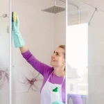 comment-nettoyer-les-portes-de-la-cabine-de-douche.webp.webp